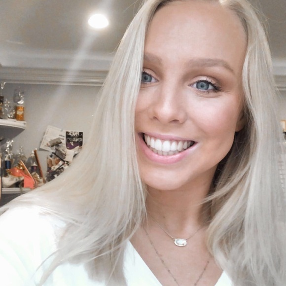 Meet your Posher, Paige - Picture 1 of 1